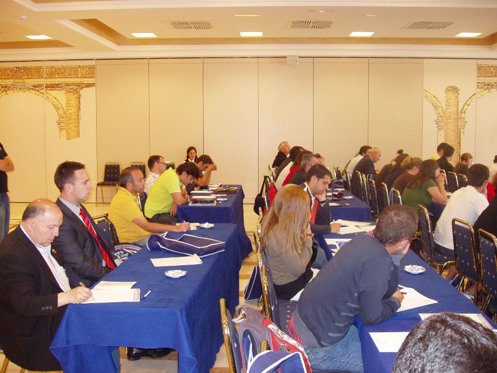 Asistentes mesa redonda